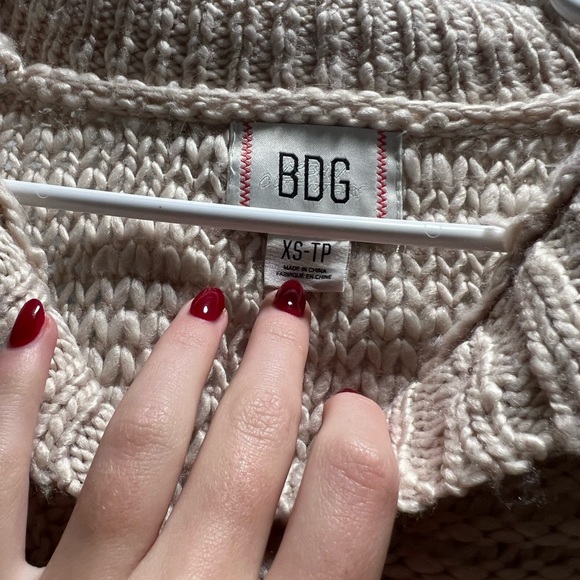 BDG cream knit cropped sweater - Picture 3 of 3